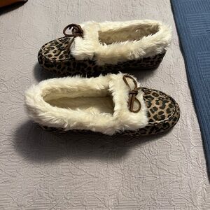 Vionic Leopard Print Women's Slippers with Faux Fur